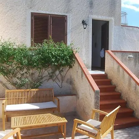 Semesterbostad Con Giardino